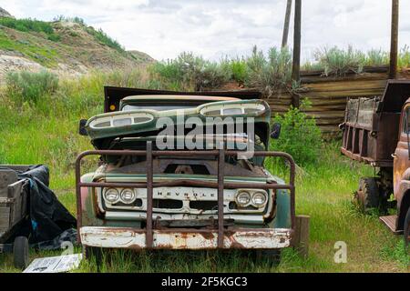 Giugno 13 2015 - Drumheller Alberta Calgary - UNA collezione Di veicoli vintage in esposizione Foto Stock