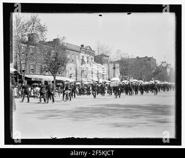 Ransome Post di New York con ombrelloni bianchi Foto Stock