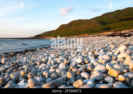 Spiaggia con pietre bianche rotonde, Glenburn, Wairarapa, Isola del Nord, Nuova Zelanda Foto Stock