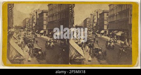 Guardando su Broadway dall'angolo di Broome St. Edward e Henry T. Anthony & Co. (Americano, fondato nel 1862, fuso nel 1902) Foto Stock