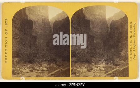 Il canone di Kanab Creek, vicino a dove si unisce al Gran Canone del Colorado. Le pareti sono di pietra calcarea...2,500 piedi di altezza. William H. Bell (americano, 1830 - 1910) Foto Stock