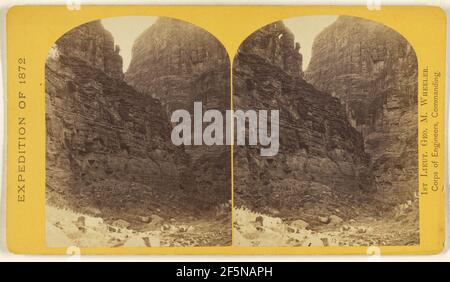 Il canone di Kanab Creek, vicino a dove si unisce al Gran Canone del Colorado. Le pareti sono di pietra calcarea...2,500 piedi di altezza. William H. Bell (americano, 1830 - 1910) Foto Stock