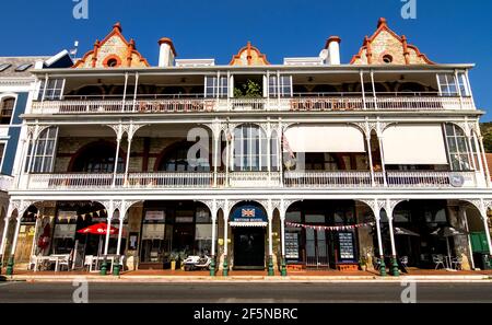 La facciata coloniale del British Hotel a Simonstown / Simon's Town vicino a Città del Capo, Sud Africa Foto Stock