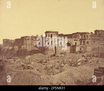 Il Mucha Bawn, o la vecchia Cittadella di Lucknow, che è stato abbandonato da Sir Henry Lawrence, e in parte soffiato quando ha preso la sua posizione nella residenza. Felice Beato (italiano, nato Italia, 1832 - 1909) Foto Stock