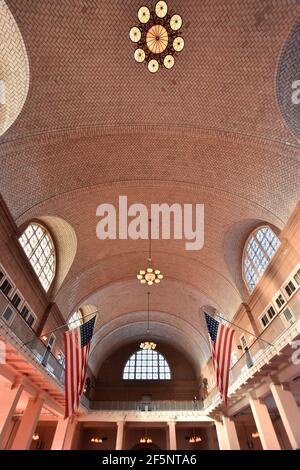 Ellis Island, New York - 3 dicembre 2019. Great Hall all'interno dell'Ellis Island National Museum of Immigration, USA. Foto Stock