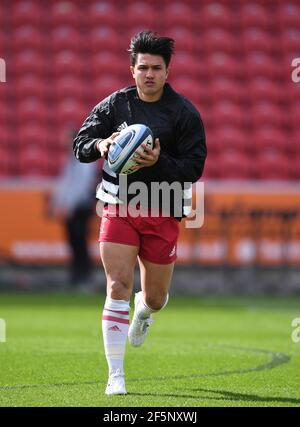 Ashton Gate Stadium, Bristol, Regno Unito. 27 Marzo 2021. Premiership Rugby Union, Bristol Bears contro Harlequins; Marcus Smith di Harlequins riscalda Credit: Action Plus Sports/Alamy Live News Foto Stock