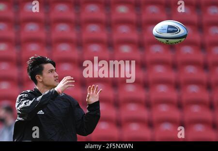 Ashton Gate Stadium, Bristol, Regno Unito. 27 Marzo 2021. Premiership Rugby Union, Bristol Bears contro Harlequins; Marcus Smith di Harlequins riscalda Credit: Action Plus Sports/Alamy Live News Foto Stock