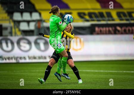 Goteborg, Svezia. 27 Marzo 2021. Il portiere Cajsa Andersson (Linkoping n.1) salva la palla durante una partita di gruppo nella Coppa di Lega Svedese la stagione 2021 marzo 27 tra BK Hacken e Linkopings FC alla Bravida Arena di Gothenburg Credit: SPP Sport Press Photo. /Alamy Live News Foto Stock