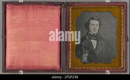 Ritratto di un uomo con grande Bow Tie. Produttore sconosciuto, americano Foto Stock