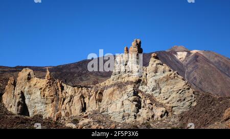 El Teide è un vulcano e la vetta più alta dell'isola di tenerife, Spagna. Una destinazione di viaggio popolare per escursioni e trekking. Foto Stock