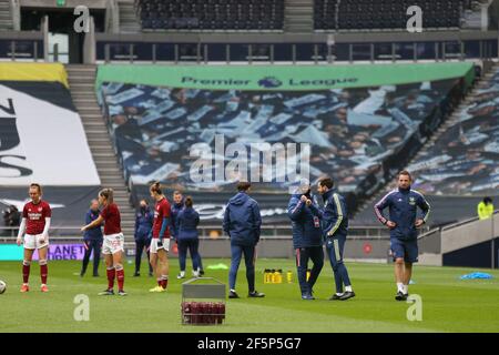 Direttore Joseph Adrian Montemurro (Arsenal) durante il Barclays fa Womens Super League tra Tottenham e Arsenal al al Tottenham Hotspur Stadium, Londra, Inghilterra. Foto Stock