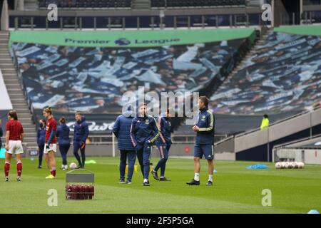 Direttore Joseph Adrian Montemurro (Arsenal) durante il Barclays fa Womens Super League tra Tottenham e Arsenal al al Tottenham Hotspur Stadium, Londra, Inghilterra. Foto Stock