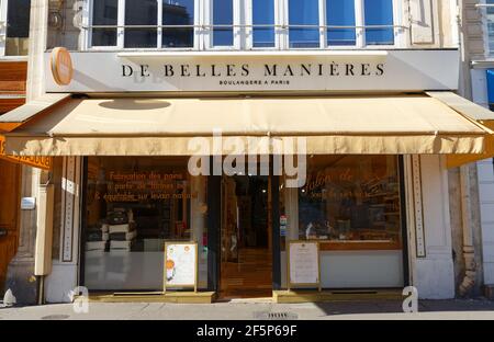 De Belles Manieres è una deliziosa panetteria conosciuta per il taglio del pane a fette. Si trova nel quartiere Les Halles del centro di Parigi. Foto Stock