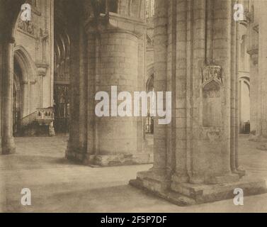 Ely Cattedrale: Attraverso la navata e Ottagona. Frederick H. Evans (Regno Unito, 1853 - 1943) Foto Stock