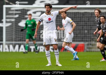 MILTON KEYNES, REGNO UNITO. 27 MARZO: Il capitano di Milton Keynes Dons Andrew Surman durante la prima metà della partita della Sky Bet League 1 tra MK Dons e Doncaster Rovers allo Stadio MK, Milton Keynes sabato 27 Marzo 2021. (Credit: John Cripps | MI News) Credit: MI News & Sport /Alamy Live News Foto Stock