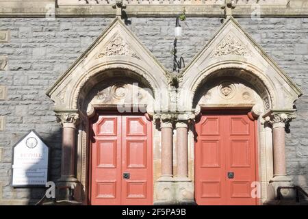 Bethel,Church,exterior,on,Portland Street,ornate,Church doors,in,Aberystwyth,Cardigan Bay,studente,università,costa,città,in,Ceredigon,Mid,West,Wales,Welsh,GB,Great Britain,Britain,British,UK,United Kingdom,Europe, Foto Stock