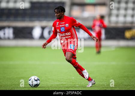 Goteborg, Svezia. 27 Marzo 2021. Uchenna Grace Kanu (27 Linkoping) durante una partita di gruppo nella Coppa di Lega Svedese la stagione 2021 marzo 27 tra BK Hacken e Linkopings FC alla Brivida Arena di Gotenburg Credit: SPP Sport Press Photo. /Alamy Live News Foto Stock