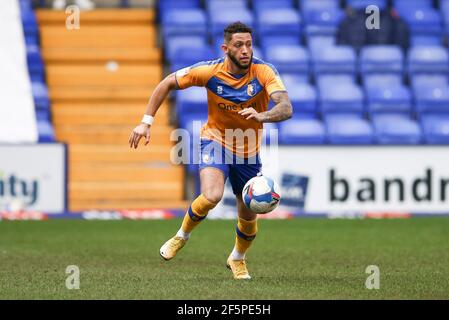 Birkenhead, Regno Unito. 27 Marzo 2021. Kellan Gordon di Mansfield Town in azione. EFL Skybet Football League Two match, Tranmere Rovers contro Mansfield Town al Prenton Park, Birkenhead, Wirral sabato 27 marzo 2021. Questa immagine può essere utilizzata solo per scopi editoriali. Solo per uso editoriale, è richiesta una licenza per uso commerciale. Nessun uso in scommesse, giochi o un singolo club/campionato/giocatore publications.pic di Chris Stading/Andrew Orchard sports photography/Alamy Live News Credit: Andrew Orchard sports photography/Alamy Live News Foto Stock