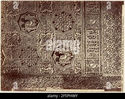 De la Pata de la Sala de la Barca, con escala de 1m. (Alhambra). Juan Laurent (Francese, 1816 - 1886) Foto Stock