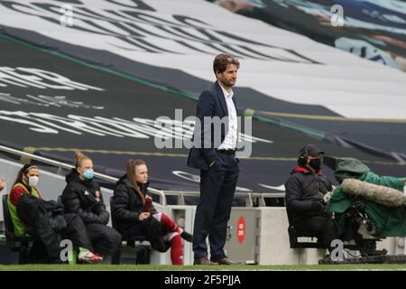 Direttore Joseph Adrian Montemurro (Arsenal) durante il Barclays fa Womens Super League tra Tottenham e Arsenal al al Tottenham Hotspur Stadium, Londra, Inghilterra. Foto Stock