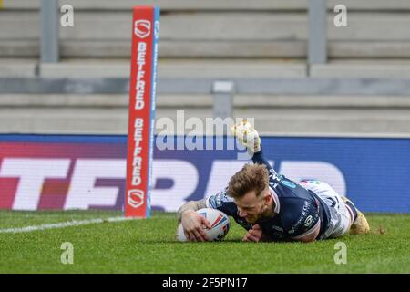 Leeds, England - 27 Marzo 2021 - i punteggi Tom Johnstone di Wakefield Trinity si provano durante il Rugby League Betfred Super League Round 1 Wakefield Trinity vs Leeds Rhinos allo Emerald Headingley Stadium di Leeds, Regno Unito Dean Williams/Alamy Live News Foto Stock