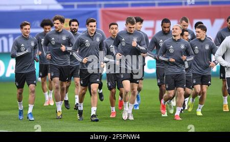 Joshua Kimmich, Leon Goretzka, Florian Neuhaus, Matthias Ginter, Philipp Max, Florian Wirtz, / da sinistra a destra GES / Fussball / DFB-final training Bucarest, Die Team, 03/27/2021 Calcio / Calcio: Allenamento, pratica nazionale tedesca, Bucarest , Romania, 27 marzo 2021 | utilizzo in tutto il mondo Foto Stock