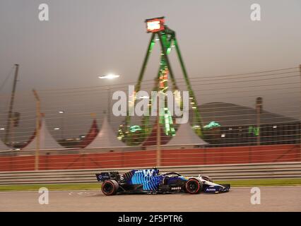 Sakhir, Bahrein. 27 Marzo 2021. Motorsport: Campionato del mondo Formula uno, Gran Premio del Bahrain, Qualifiche. Il pilota canadese Nicholas Latifi del Team Williams in pista. Credit: Hasan Brantic/dpa/Alamy Live News Foto Stock