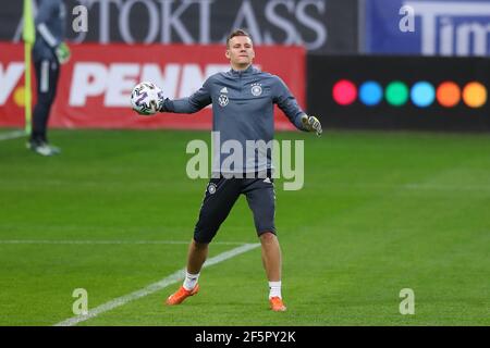 Bucarest, Romania. 27 Marzo 2021. Calcio: Allenamento finale della nazionale prima della qualificazione della Coppa del mondo in Romania. Il portiere tedesco Bernd Leno lancia la palla via. Credit: Stefan Constantin/dpa/Alamy Live News Foto Stock