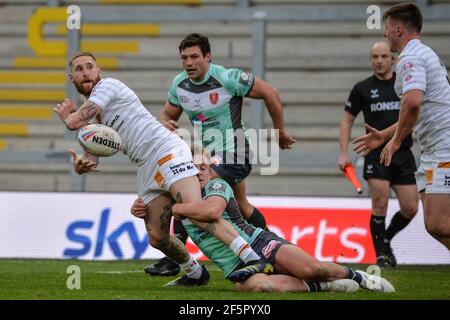 Leeds, England - 26 marzo 2021 - i draghi catalani Sam Tomkins offload durante la Rugby League Betfred Super League Round 1 Catalan Dragons vs Hull Kingston Rovers allo Stadio Emerald Headingley, Leeds, UK Dean Williams/Alamy Live News Foto Stock