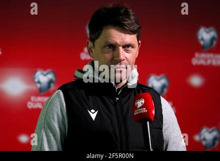 Il manager lussemburghese Luc Holtz viene intervistato in vista della partita di qualificazione della Coppa del mondo FIFA 2022 allo stadio Aviva, a Dublino, Irlanda. Data immagine: Sabato 27 marzo 2021. Foto Stock