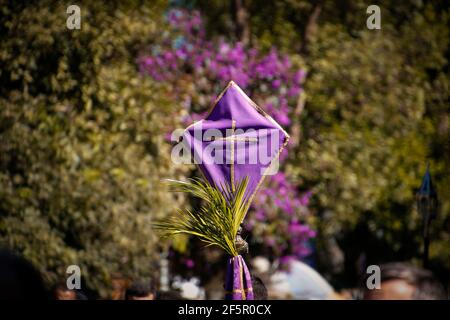 Settimana Santa. I cattolici tradizionali celebrano la Domenica delle Palme. Fede cristiana. Foto Stock