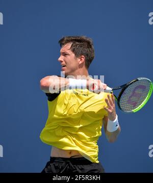 Miami Gardens, Florida, Stati Uniti. 27 Marzo 2021. Kei Nishikori (JPN) sconfigge Aljaz Bedene (SLO) il giorno 6 del Miami Open il 27 marzo 2021 all'Hard Rock Stadium a Miami Gardens, Florida persone: Aljaz Bedene Credit: Hoo Me/Media Punch/Alamy Live News Foto Stock