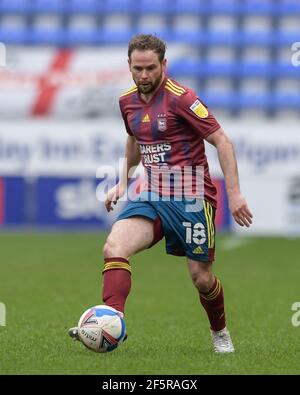 Wigan, Regno Unito. 27 Marzo 2021. Alan Giudice n. 18 di Ipswich Town con la palla a Wigan, Regno Unito il 27/2021. (Foto di Simon Whitehead/News Images/Sipa USA) Credit: Sipa USA/Alamy Live News Foto Stock