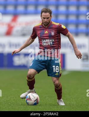 Wigan, Regno Unito. 27 Marzo 2021. Alan Giudice n. 18 di Ipswich Town con la palla a Wigan, Regno Unito il 27/2021. (Foto di Simon Whitehead/News Images/Sipa USA) Credit: Sipa USA/Alamy Live News Foto Stock