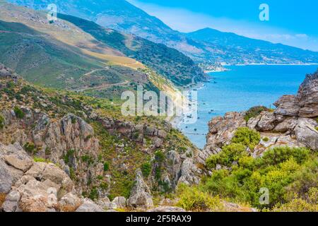 Splendido paesaggio estivo della costa meridionale dell'isola di Creta, Gola di Kourtaliotiko, Grecia Foto Stock