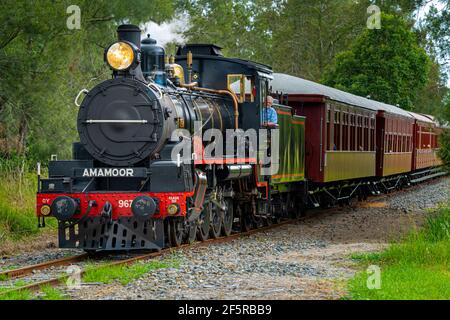 Mary Valley Rattler storica ferrovia esperienza turistica, Spirit of Mary Valley treno a vapore alla stazione di Amamoor. Mary Valley, Queensland, Australia Foto Stock