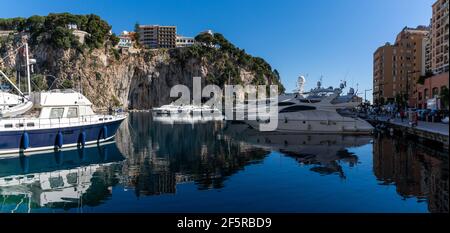 Monaco, Monaco - 17 marzo 2021: Il Porto di Fontvieille nel cuore di Monaco Foto Stock