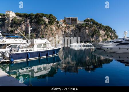 Monaco, Monaco - 17 marzo 2021: Il Porto di Fontvieille nel cuore di Monaco Foto Stock