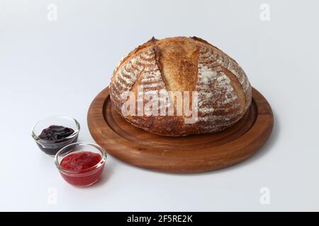 pain de campagne pane francese isolato su sfondo bianco Foto Stock