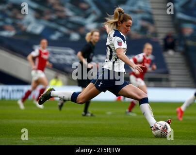 Londra, Regno Unito. 27 Marzo 2021. EDGWARE, INGHILTERRA - MARZO 27: Abbie McManus di Tottenham Hotspur Women (in prestito da Manchester United) durante fa Women's Spur League betweenTottenham Hotspur e Arsenal Women al Tottenham Hotspur Stadium, Londra, UK il 27 Marzo 2021 Credit: Action Foto Sport/Alamy Live News Foto Stock