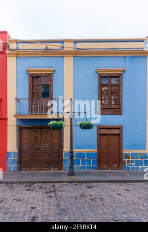 Strada colorata a Galdar a Gran Canaria, isole Canarie, Spagna. Foto Stock