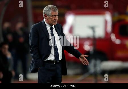 Belgrado, Belgrado. 27 Marzo 2021. Il capo allenatore portoghese Fernando Santos gesti durante la partita di qualificazione della Coppa del mondo FIFA 2022 tra Serbia e Portogallo, a Belgrado, Serbia, il 27 marzo 2021. Credit: Predrag Milosavljevic/Xinhua/Alamy Live News Foto Stock