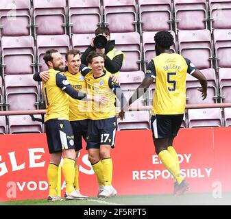 Tynecastle Park, Edimburgo, Scozia. Regno Unito 27 marzo-21. Scottish Championship Match .hearts vs Regina del Sud. Pics Mostri Regina del South.players celebrando Connor Shields(C) Goal L/r Stephen Robbie, Niyah Joseph (17) & Ayo Obileye (5) Credit: eric mcowat/Alamy Live News Foto Stock