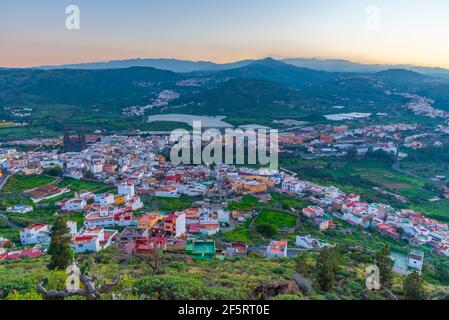 Tramonto vista aerea della città di Arucas a Gran Canaria, Isole Canarie, Spagna. Foto Stock