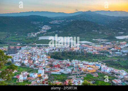 Tramonto vista aerea della città di Arucas a Gran Canaria, Isole Canarie, Spagna. Foto Stock