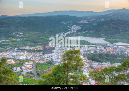 Tramonto vista aerea della città di Arucas a Gran Canaria, Isole Canarie, Spagna. Foto Stock