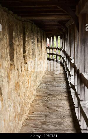 L'intramontabile muro medievale lungo tre chilometri che protegge Rothenburg. Foto Stock