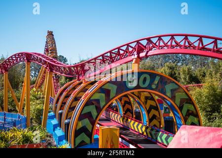 Orlando, Florida. 05 gennaio 2021. Persone che si divertano sulle montagne russe Slinky Dash Dash presso gli Hollywood Studios (166) Foto Stock