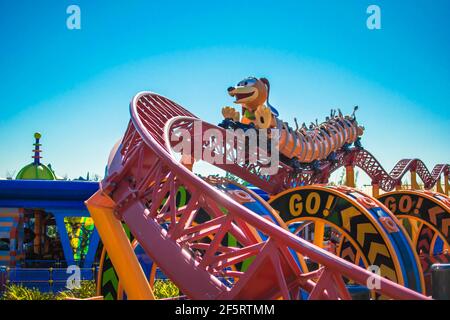 Orlando, Florida. 05 gennaio 2021. Persone che si divertano sulle montagne russe Slinky Dash Dash presso gli Hollywood Studios (185) Foto Stock