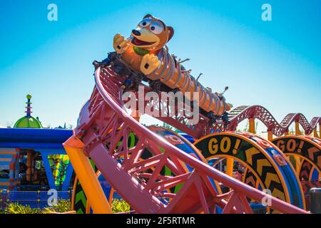 Orlando, Florida. 05 gennaio 2021. Persone che si divertano sulle montagne russe Slinky Dash Dash presso gli Hollywood Studios (185) Foto Stock